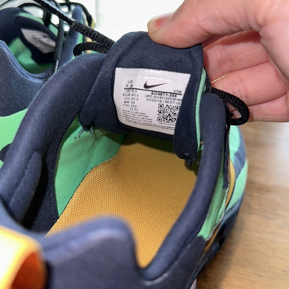 Women’s Airmax 270 React - Picture 4 of 4